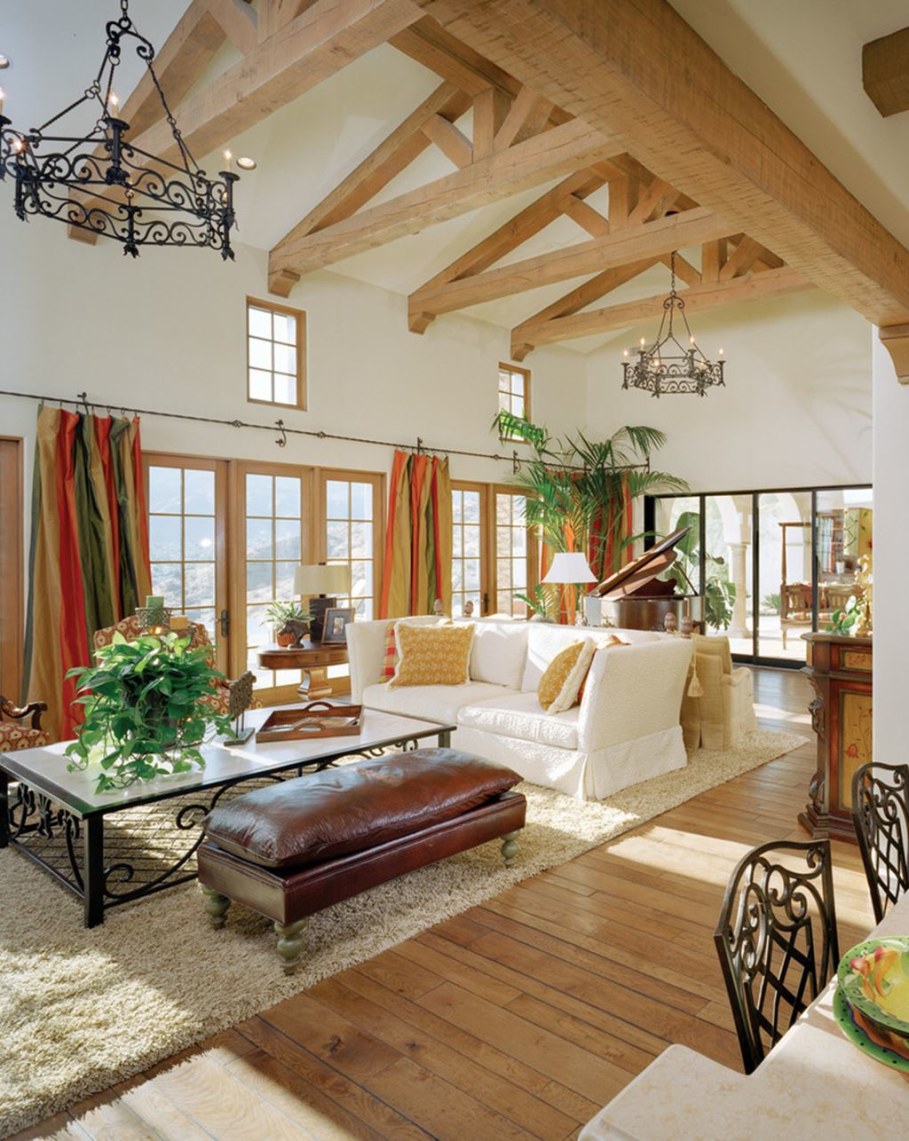 Mediterranean-Style living room design - wooden beams
