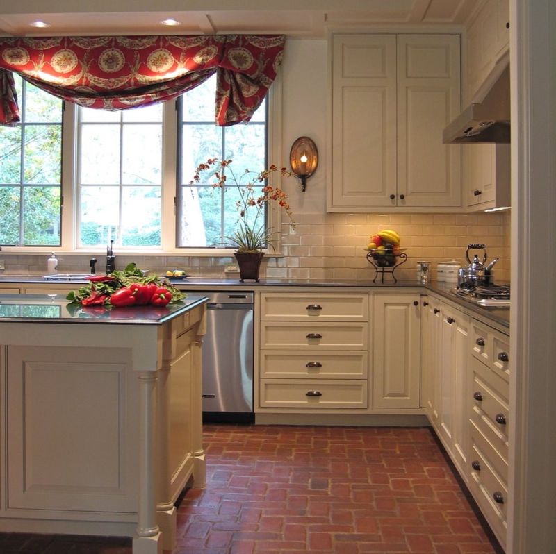 Kitchen decor in the English style