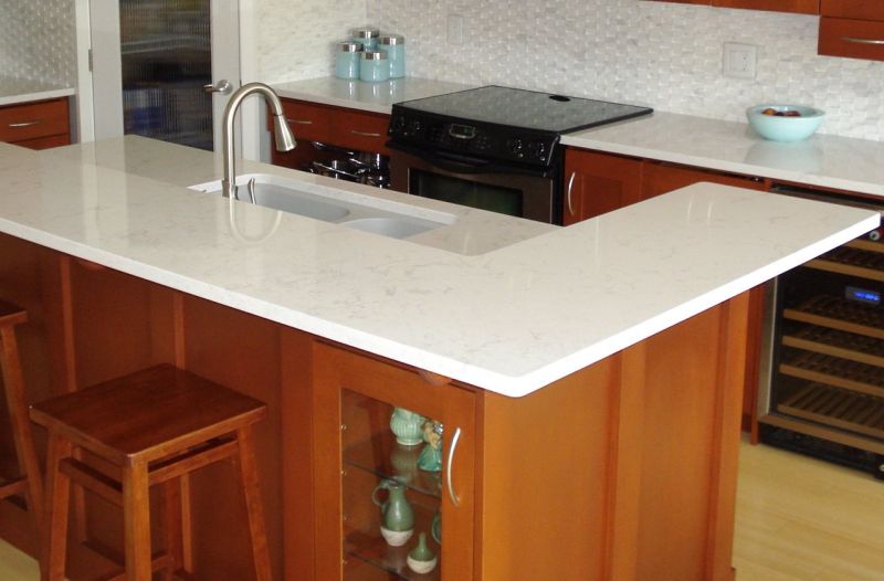 Kitchen and dining area - Quartz Countertop