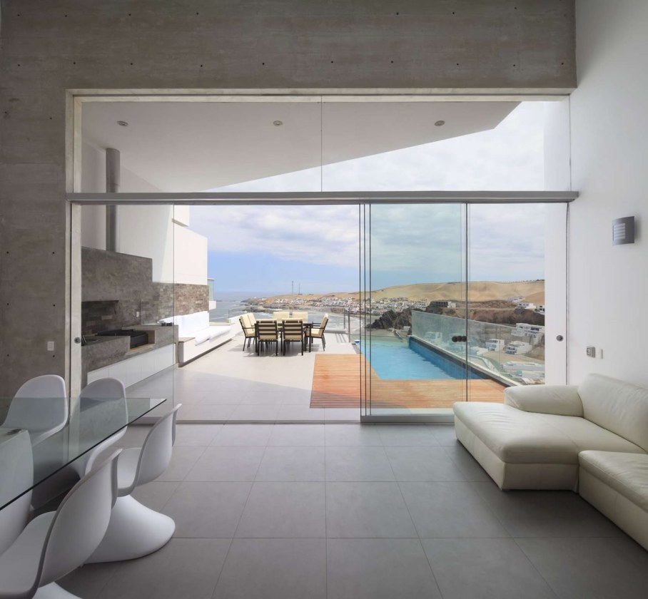 Panoramic Ocean-View  House - Living room and outdoor terrace