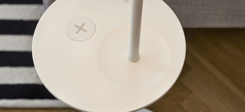 «IKEA» presented the range of furniture items and lighting fixtures able to charge mobile devices without cables