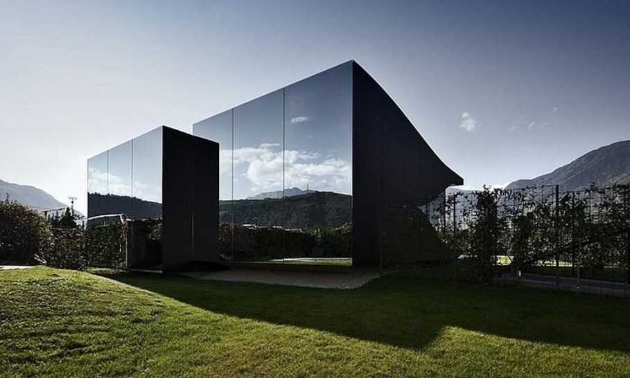 Invisible Mirror Houses - Such a house would definitely not violate the Alpine idyll