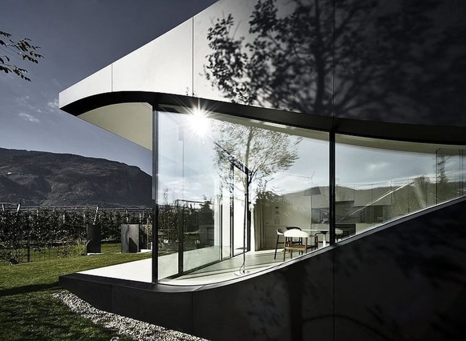 Invisible Mirror Houses - vineyards