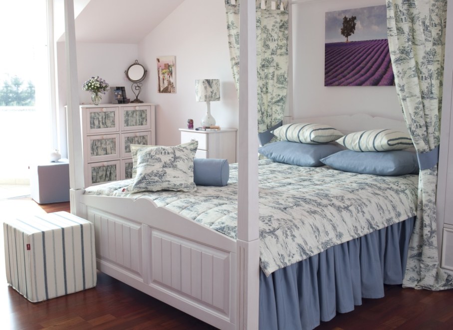 Provence style bedroom - lightness and visual weightlessness