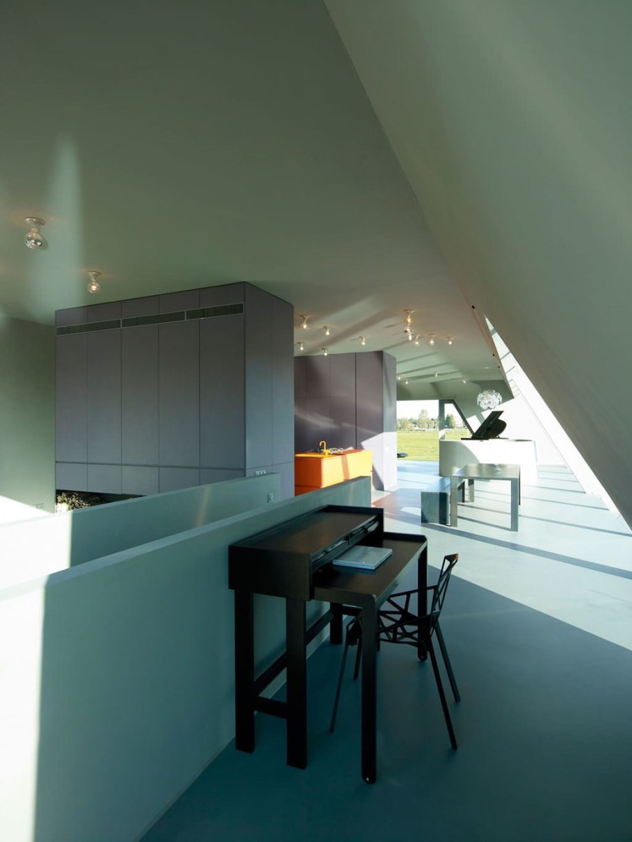 The House Of Unusual Shape From VMX Architects - Workplace
