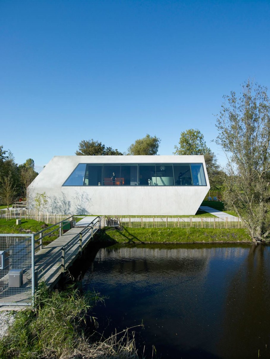The House Of Unusual Shape From VMX Architects - facade