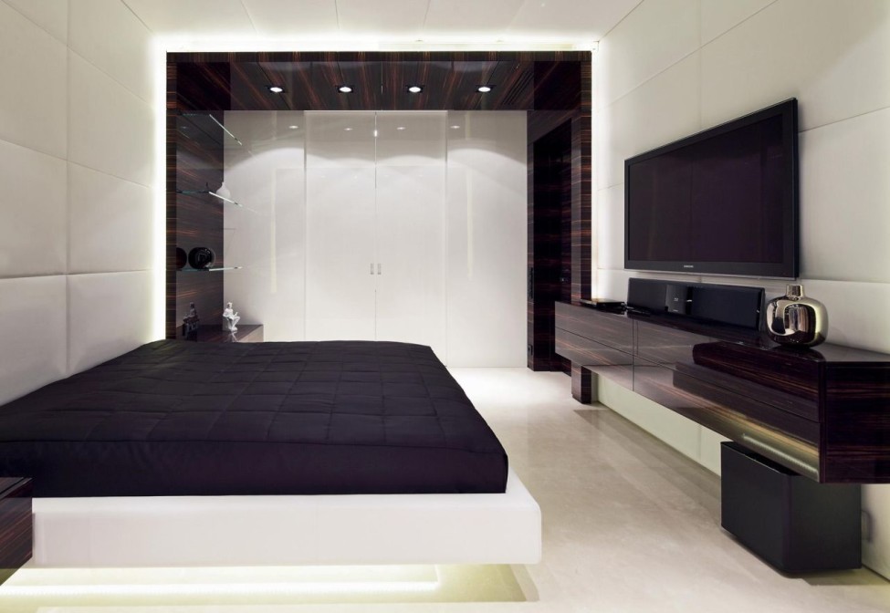 The bedroom design in the modern style can be easily complemented by any natural elements