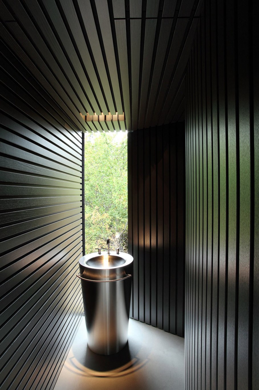 Tula House - modern bathroom