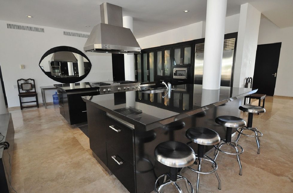 apartments-design-kitchen-island-ebony-glass-and-stainless-steel