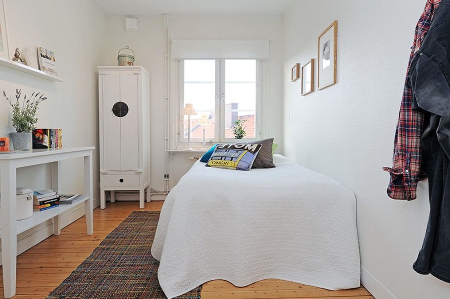 Apartment With Light And Colourful Interior - Bedroom