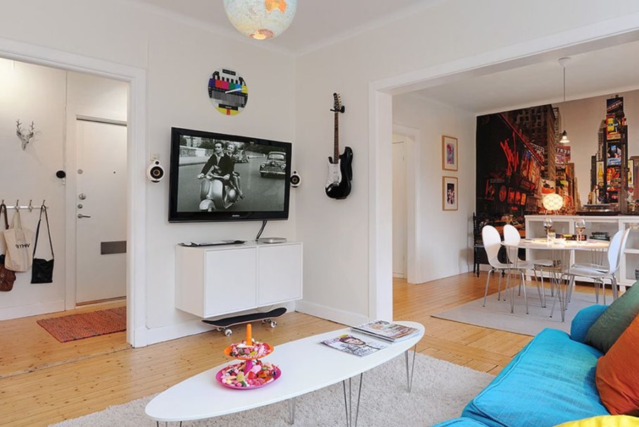 Apartment With Light And Colourful Interior - Dining room