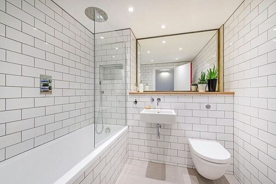 Industrial style London apartment - bathroom with large mirror