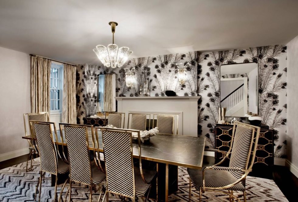 New York townhouse in a mixed style - The dining room is decorated in gold shades