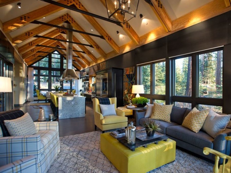 Out-Of-Town Cottage, Located In The Woods - Living room