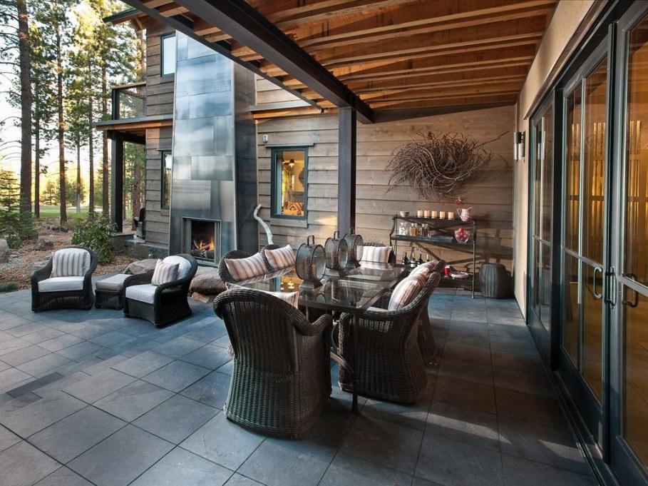 Out-Of-Town Cottage, Located In The Woods - Outdoor Dining Place