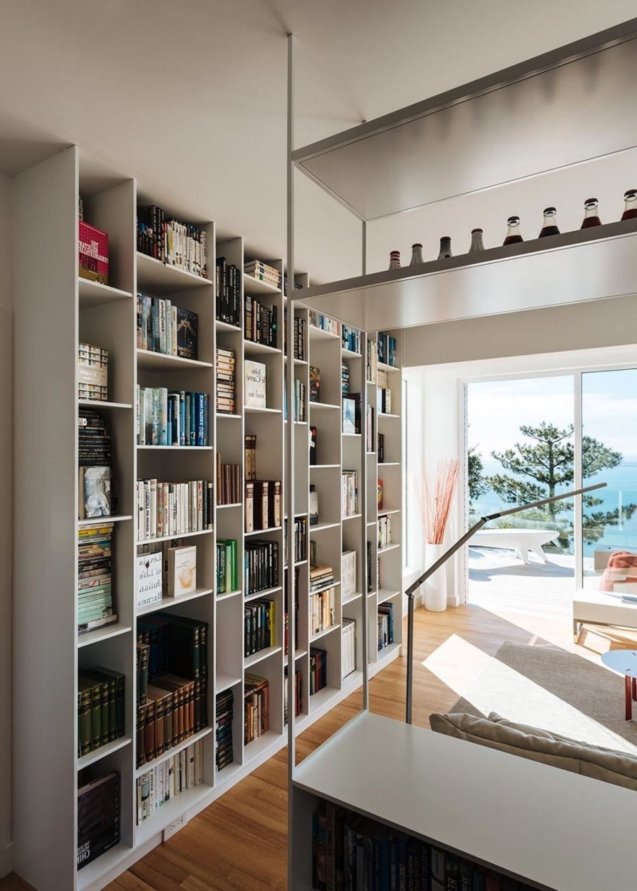 Sausalito residence - books as interior decoration