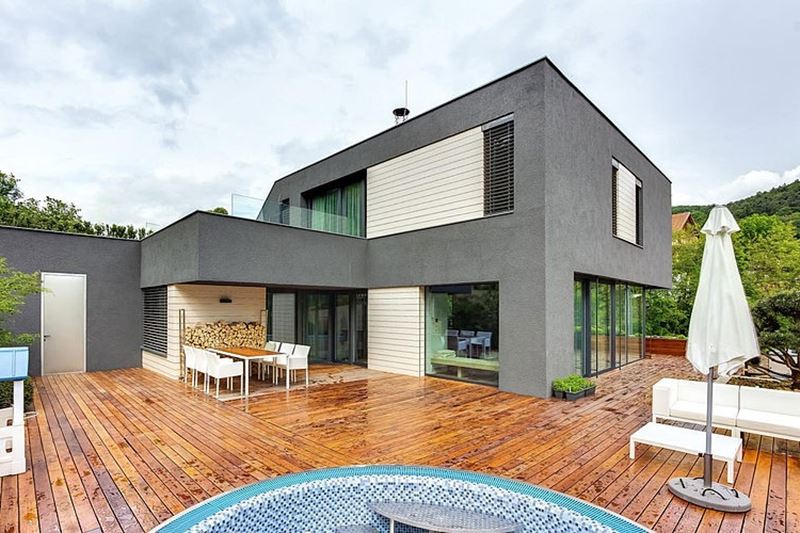 This modern three-story house - large outdoor terrace