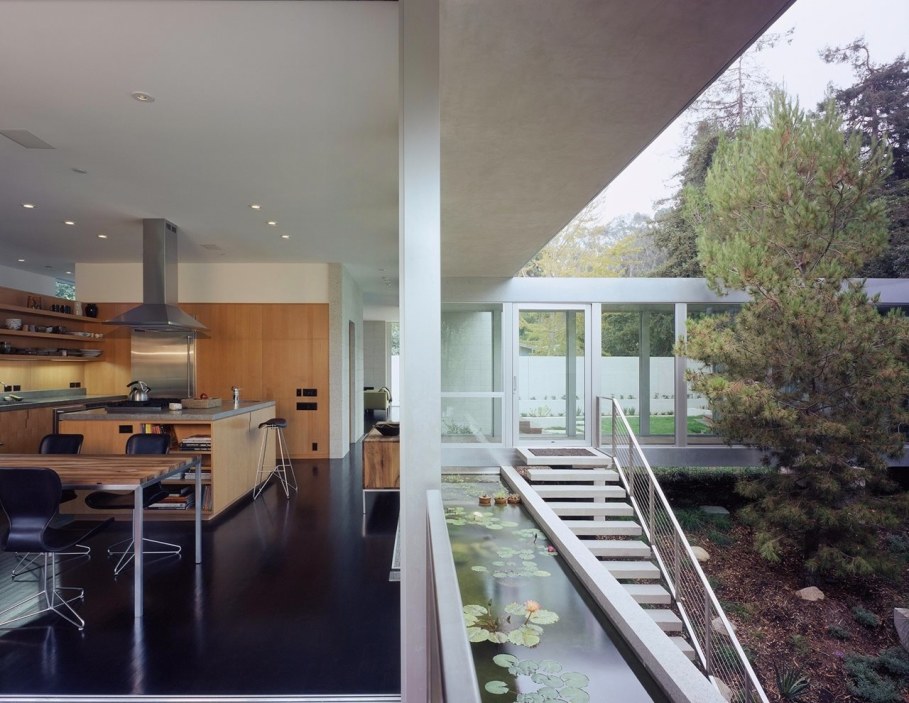 House in Los Angeles from Marmol Radziner - Kitchen