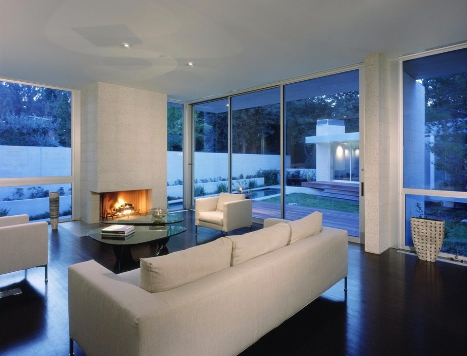 House in Los Angeles from Marmol Radziner - Living room