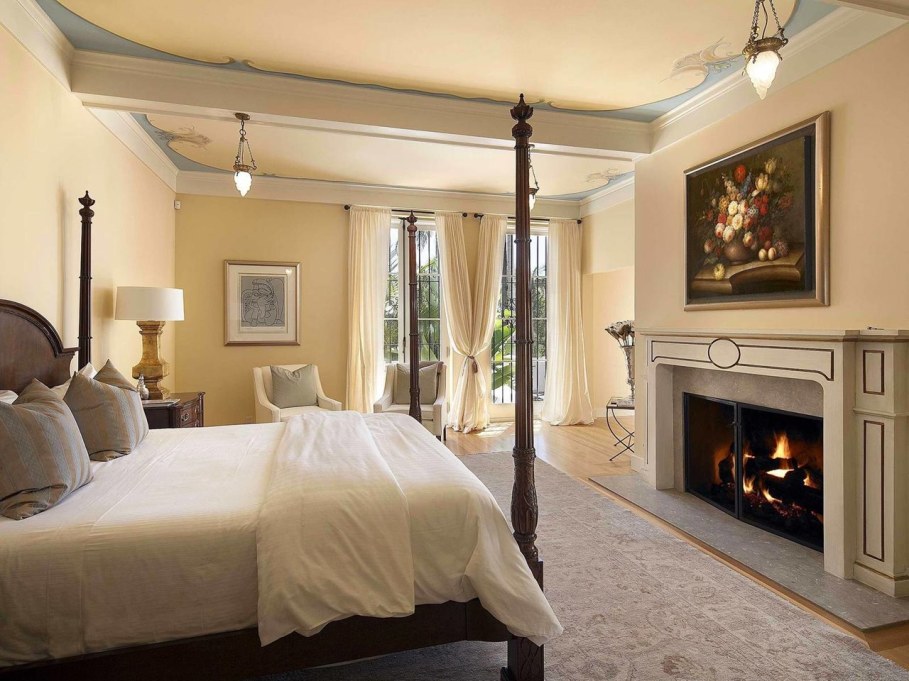 Santa Barbara 'Scarface' Mansion - Bedroom