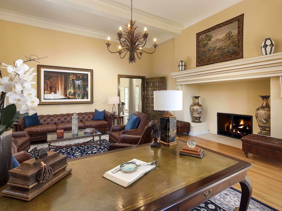 Santa Barbara 'Scarface' Mansion - Living room 3