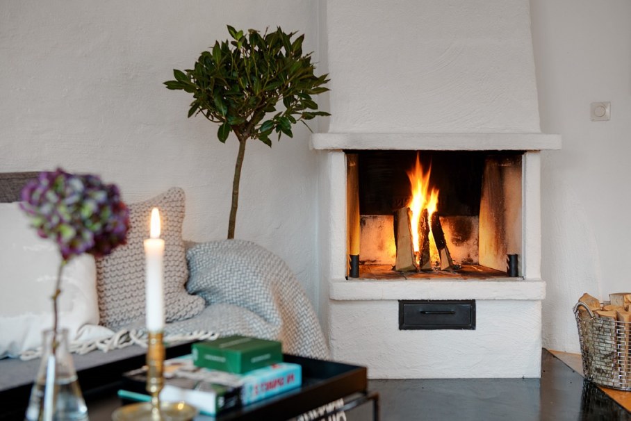 Decorate the zone around the fireplace - scandinavian style - simplicity in design