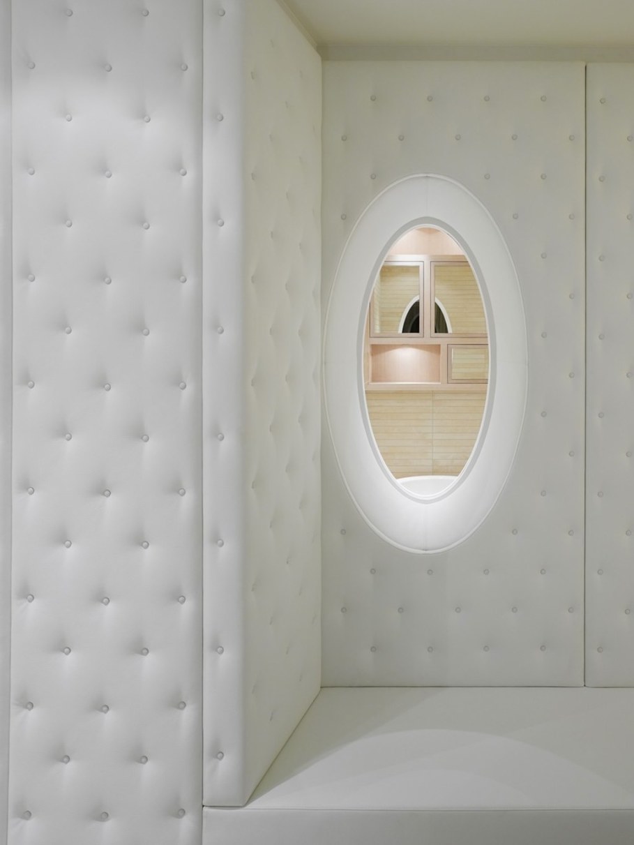 Elegant interior design - A white colour visually increases the space