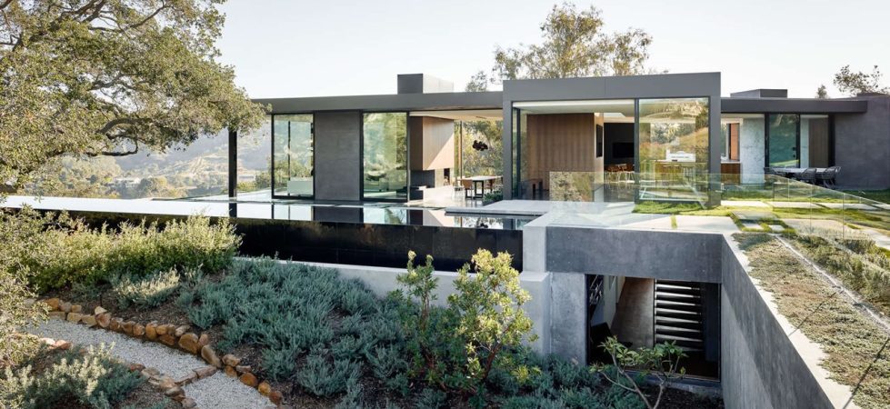 Oak Pass Main House in California by Walker Workshop