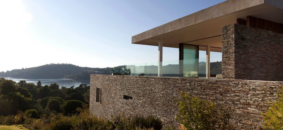 The shining “Plane House” residence on the Greek island