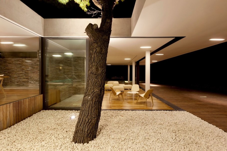The shining Plane House residence on the Greek island - outdoor terrace 4