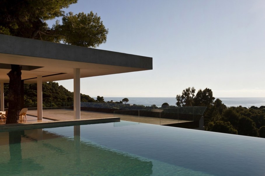 The shining Plane House residence on the Greek island - swimming pool 4