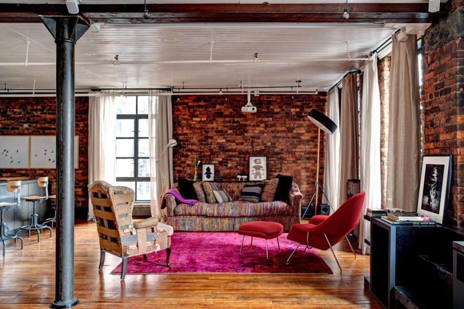 Loft from a former clothing factory in New York, living room