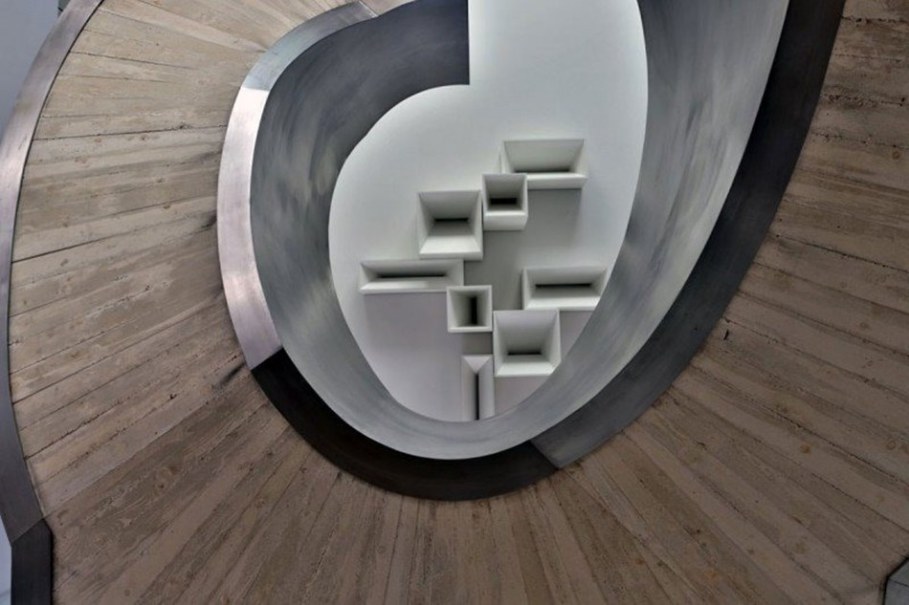 A modern villa in Spain - spiral staircase 4
