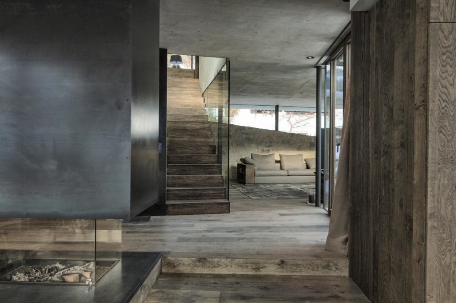 Country-house Austrian chalet with amazing interior made of concrete, wood and glass - Staircase
