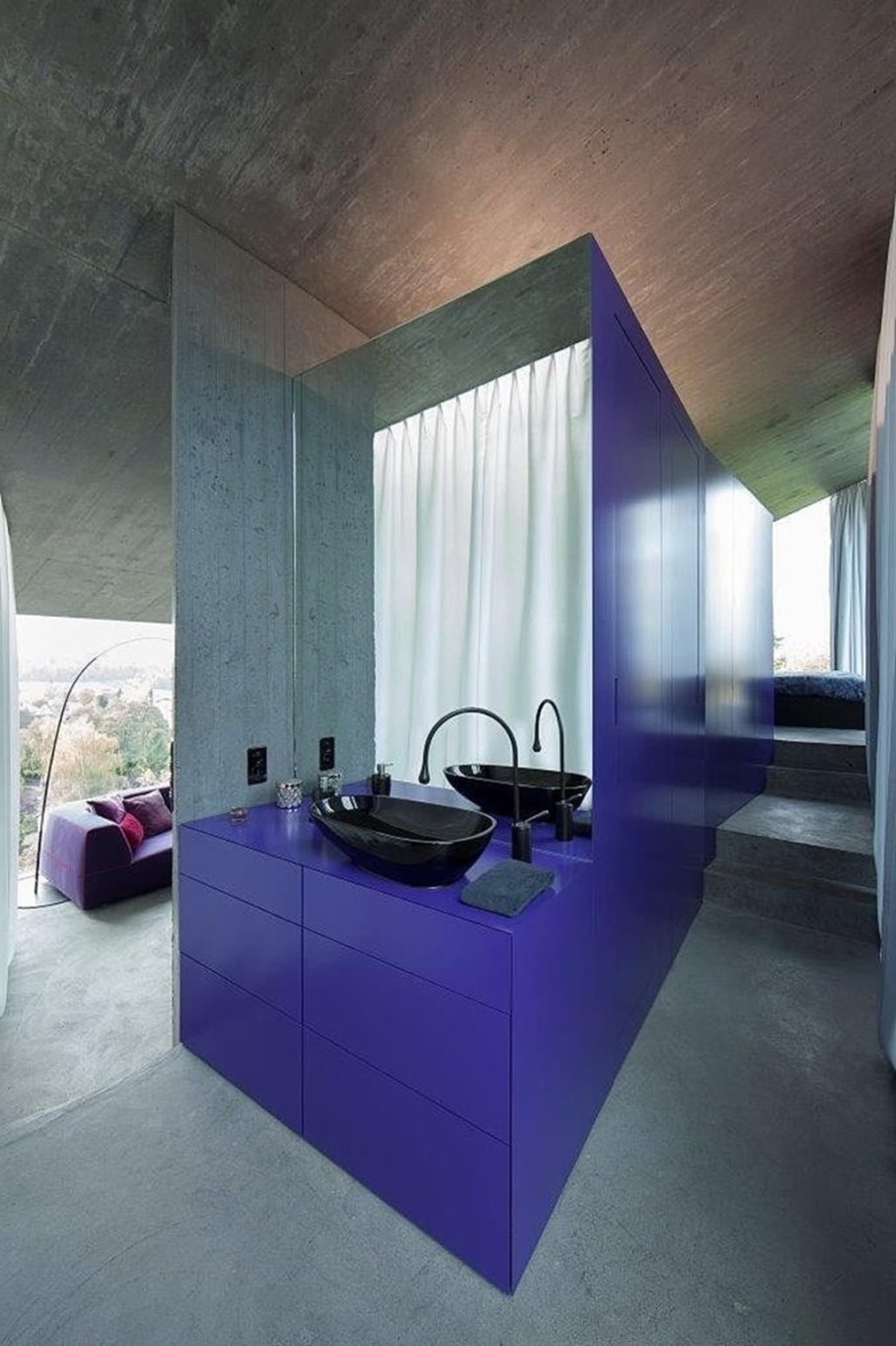 Design country house of glass and concrete 13