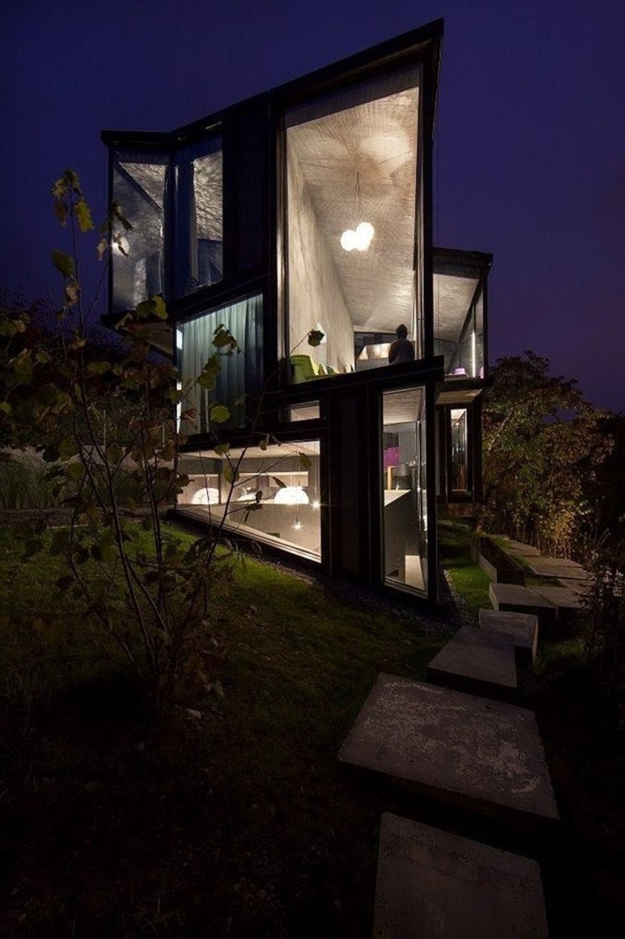 Design country house of glass and concrete 3