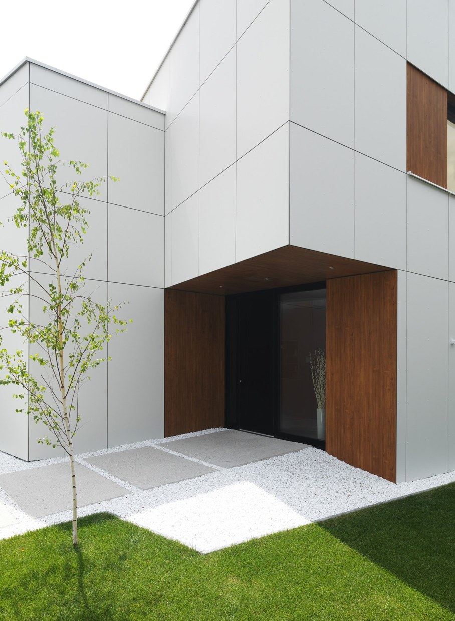 Environmentally friendly house by Lumar IG 13