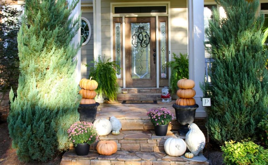 Front porch staircase decoration