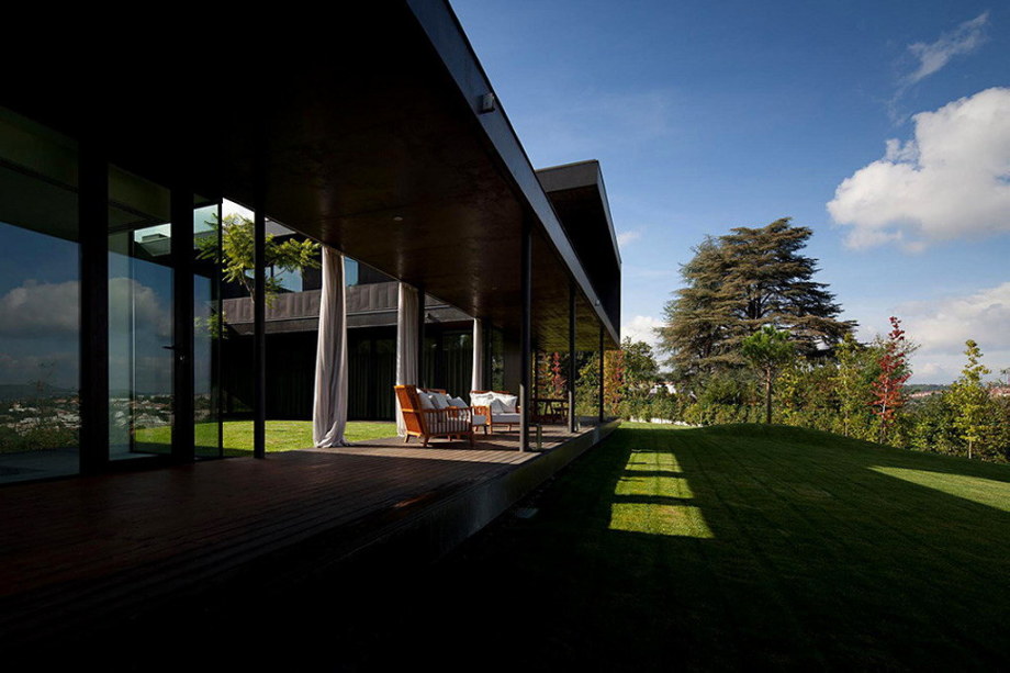 Mansion by Pitagoras Arquitectos in Portugal 7