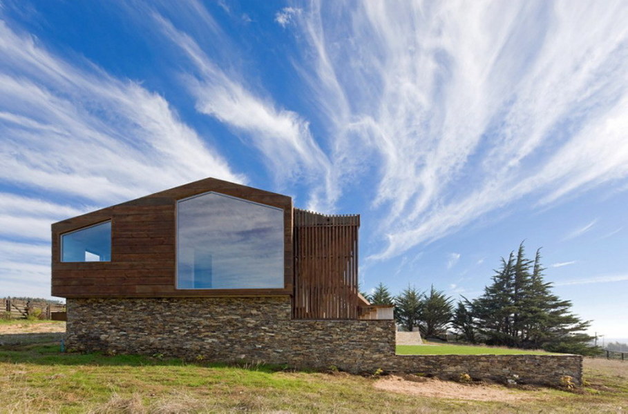 Plinth house by Land Arquitectos in Chile 3