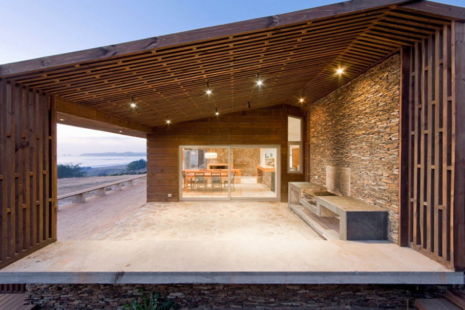 Plinth house by Land Arquitectos in Chile 7