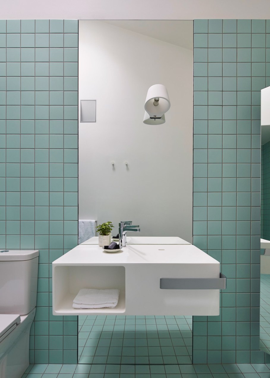 Reconstruction in favor of simplicity and openness - Bathroom