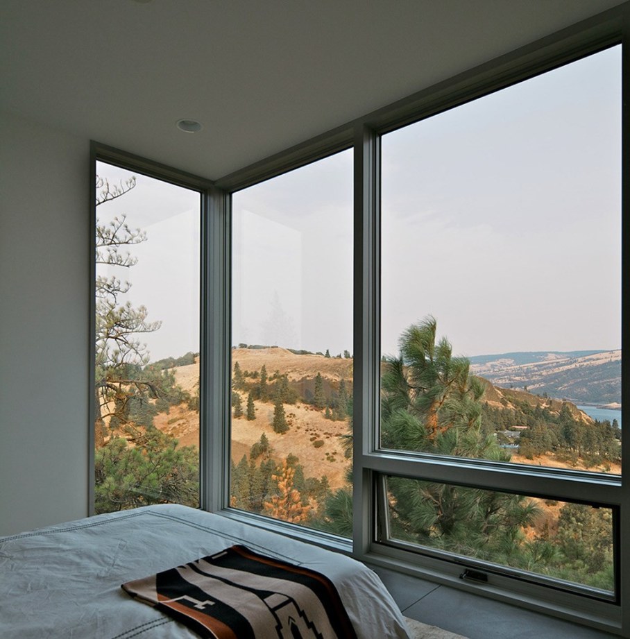 The House On The Hillside With A Marvelous View 11