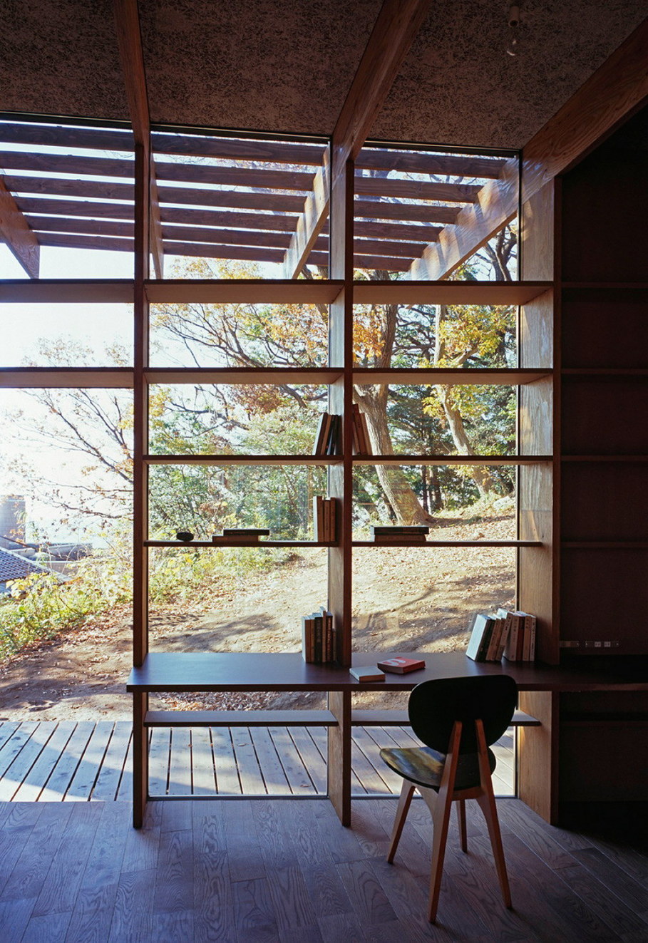 The house is on top of a ridge in Japan 14