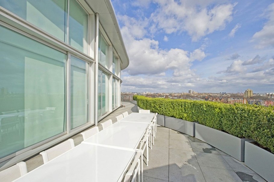Two-Storey Penthouse Overlooking The Thames, London 9