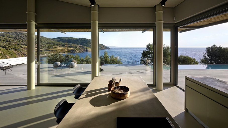 Two villas on the Aegean coast - Dining table