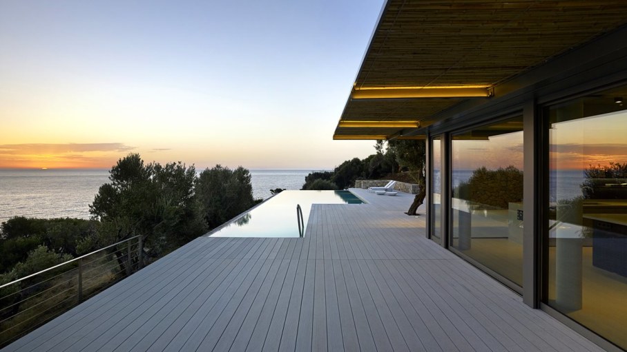 Two villas on the Aegean coast - Outdoor terrace with swimming pool