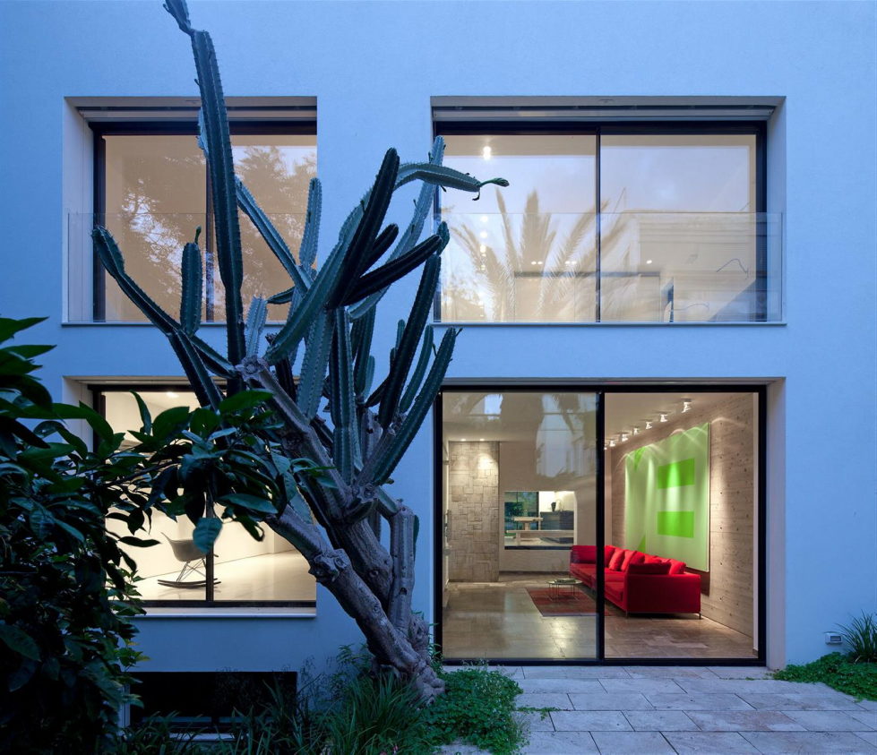 Modern Minimalistic Urban Villa in Tel Aviv 2