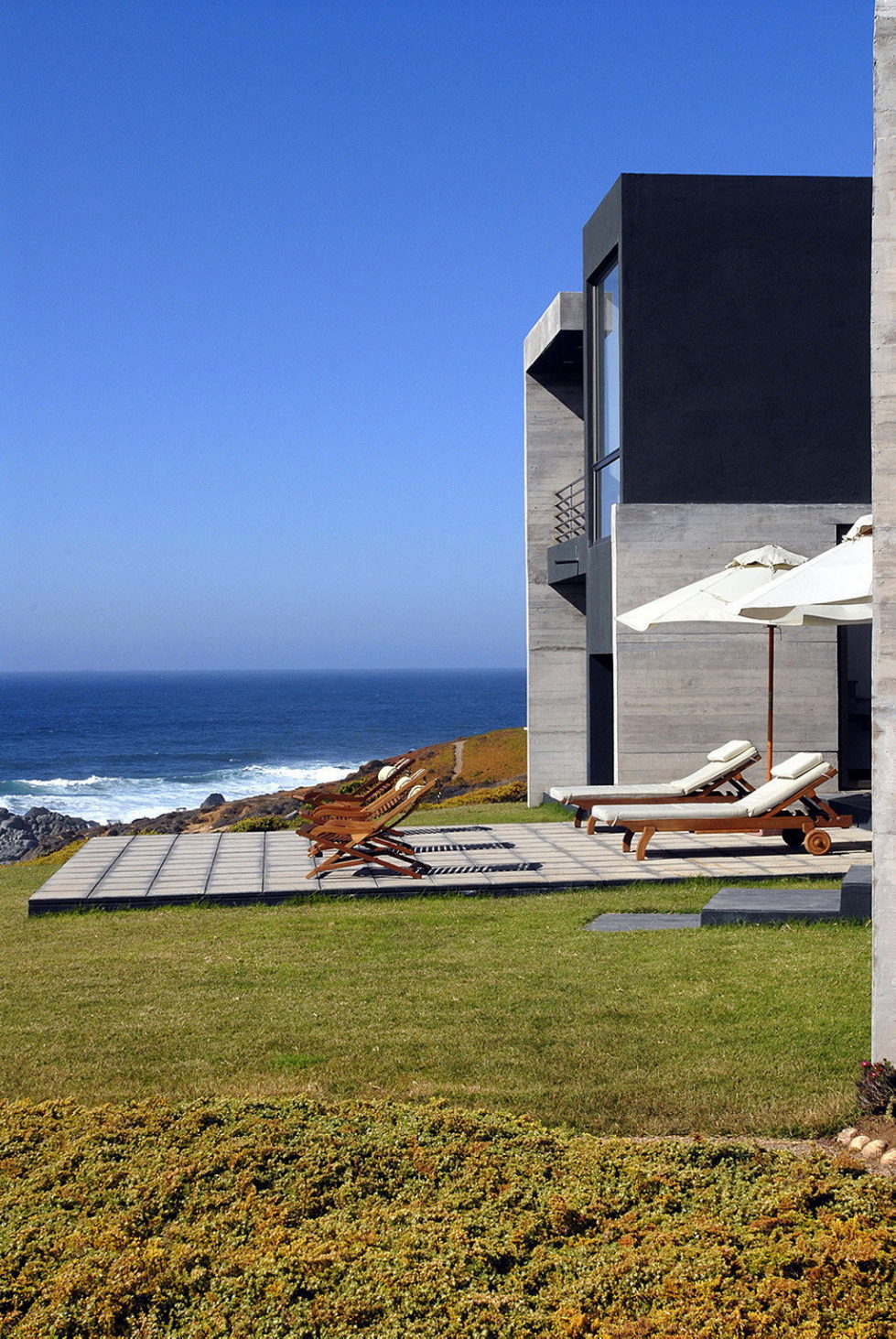 Rabanua Summer House From DX Arquitectos On The Coast of Chile 2