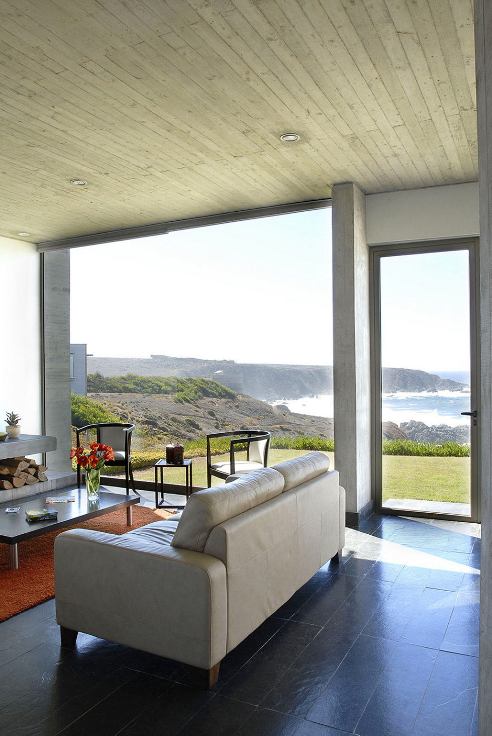 Rabanua Summer House From DX Arquitectos On The Coast of Chile 4
